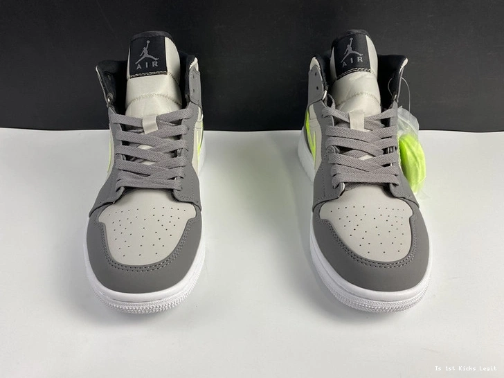 Mid 1 Volt 554724-072  Gunsmoke Jordan 0520